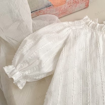 Completo da bambina con salopette e camicetta in denim a forma di cuore. - image 10