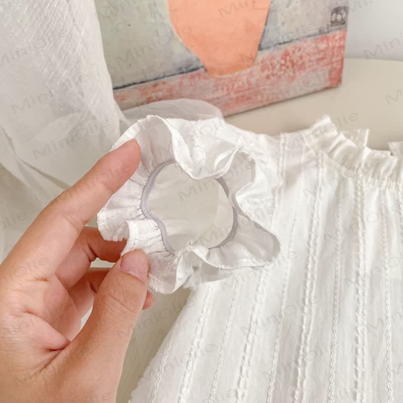 Completo da bambina con salopette e camicetta in denim a forma di cuore. - image 11
