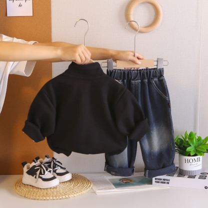 Completo da bambino composto da felpa con mezza zip e pantaloni in denim con stampa a cartoni animati. - image 6