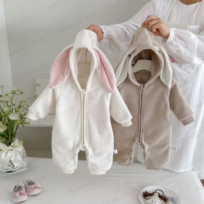 Tutina per neonati in sherpa con cappuccio e cerniera frontale con orecchie da coniglio. - image 1