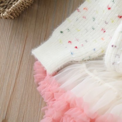 Completo da bambina composto da maglione con applicazioni a forma di cuore e gonna in tulle, due pezzi. - image 8