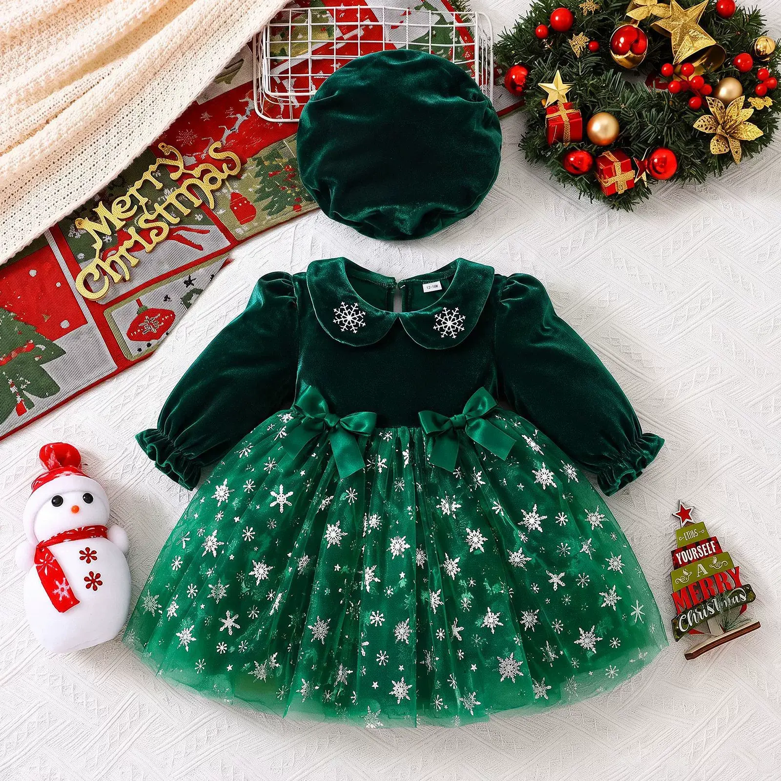 Vestitino natalizio in velluto con fiocchi di neve e cappellino per bambina. - Verde - 4-5 anni - image 2