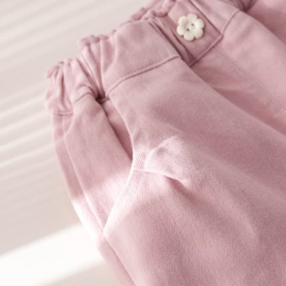 Pantaloni da bambina a tinta unita con applicazioni floreali. - image 6