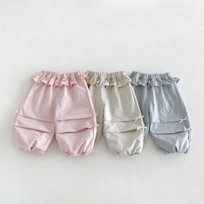 Pantaloni morbidi con fiocco e volant per bambina - image 1