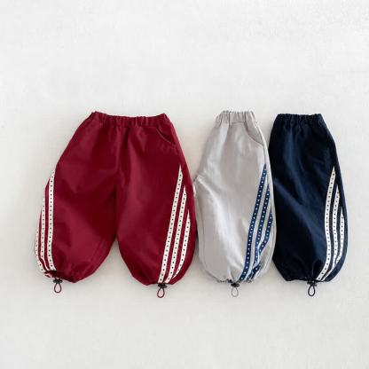 Pantaloni con coulisse a righe a contrasto o maglietta raglan per neonati e bambini piccoli - image 1