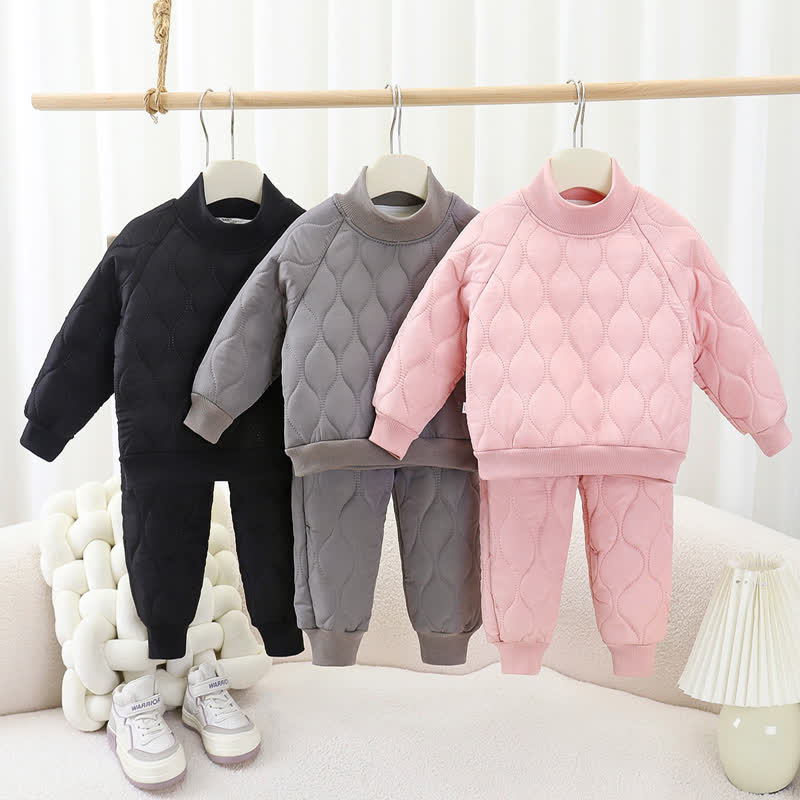 Completo due pezzi per bambino composto da felpa trapuntata calda e pantaloni della tuta. - image 1