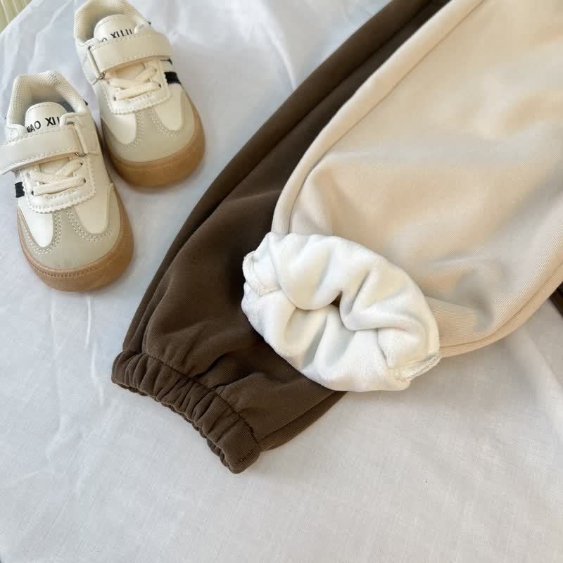 Completo due pezzi per neonato/a: giacca e pantaloni sportivi casual con cerniera. - image 11