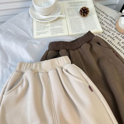 Completo due pezzi per neonato/a: giacca e pantaloni sportivi casual con cerniera. - image 12