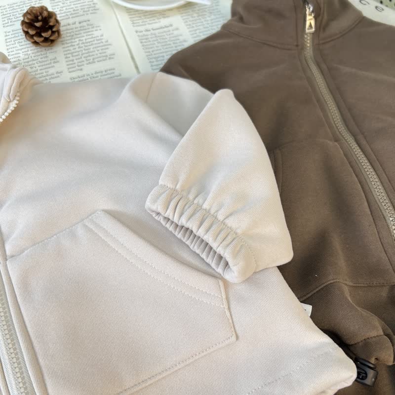 Completo due pezzi per neonato/a: giacca e pantaloni sportivi casual con cerniera. - image 8