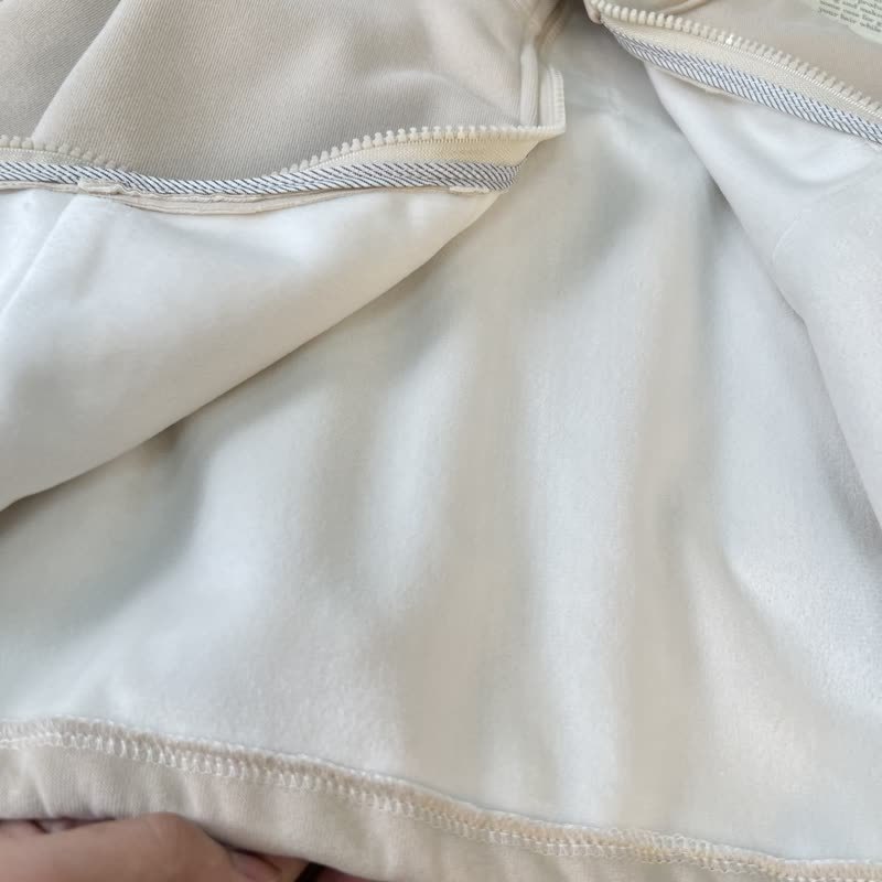 Completo due pezzi per neonato/a: giacca e pantaloni sportivi casual con cerniera. - image 9