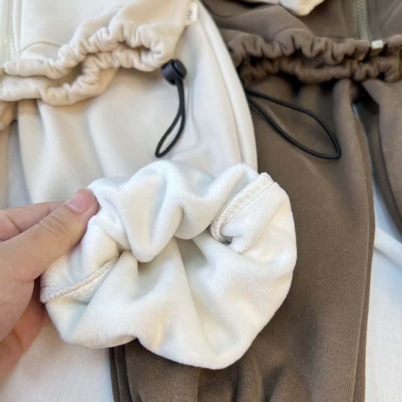 Completo due pezzi per neonato/a: giacca e pantaloni sportivi casual con cerniera. - image 13