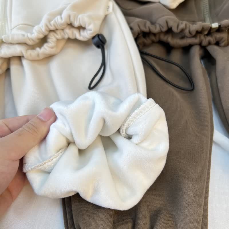 Completo due pezzi per neonato/a: giacca e pantaloni sportivi casual con cerniera. - image 13