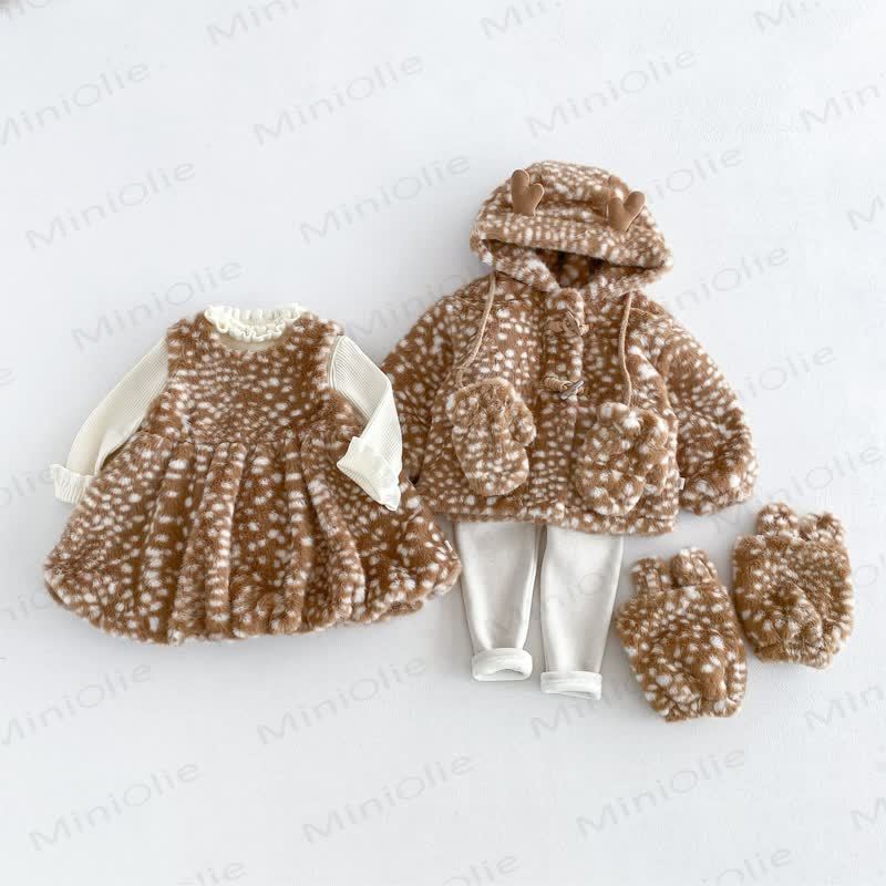Giacca con cappuccio trapuntata marrone a pois per neonati e bambini piccoli, oppure leggings beige, oppure maglione beige, oppure vestito senza maniche marrone, oppure copriscarpe marroni. - image 9