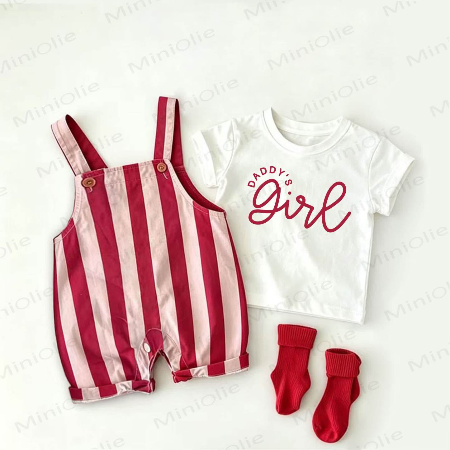 Completo da bambina "DADDY'S GIRL" con salopette a righe rosse e maglietta bianca, due pezzi. - Bianco e Rosso - 2-3T - image 1