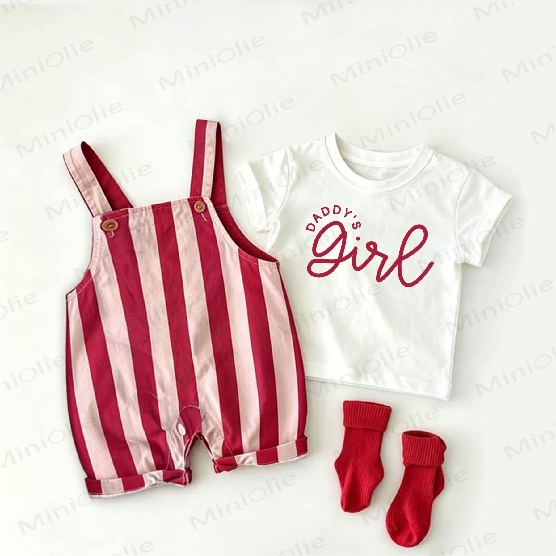 Completo da bambina "DADDY'S GIRL" con salopette a righe rosse e maglietta bianca, due pezzi. - Bianco e Rosso - 2-3T - image 1