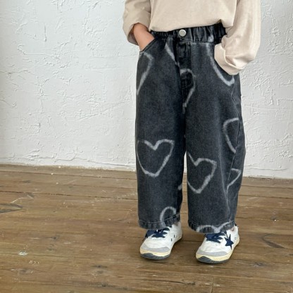 Pantaloni larghi in denim con cuore adorabile per bambini - image 11