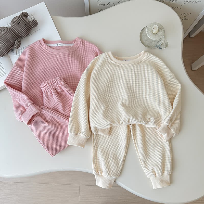 Set da 2 pezzi per bambini, composto da felpa e pantaloni a nido d'ape in tinta unita - image 9