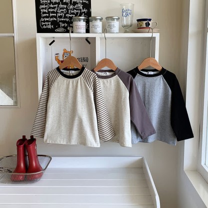 Maglietta base raglan a contrasto per bambini - image 11