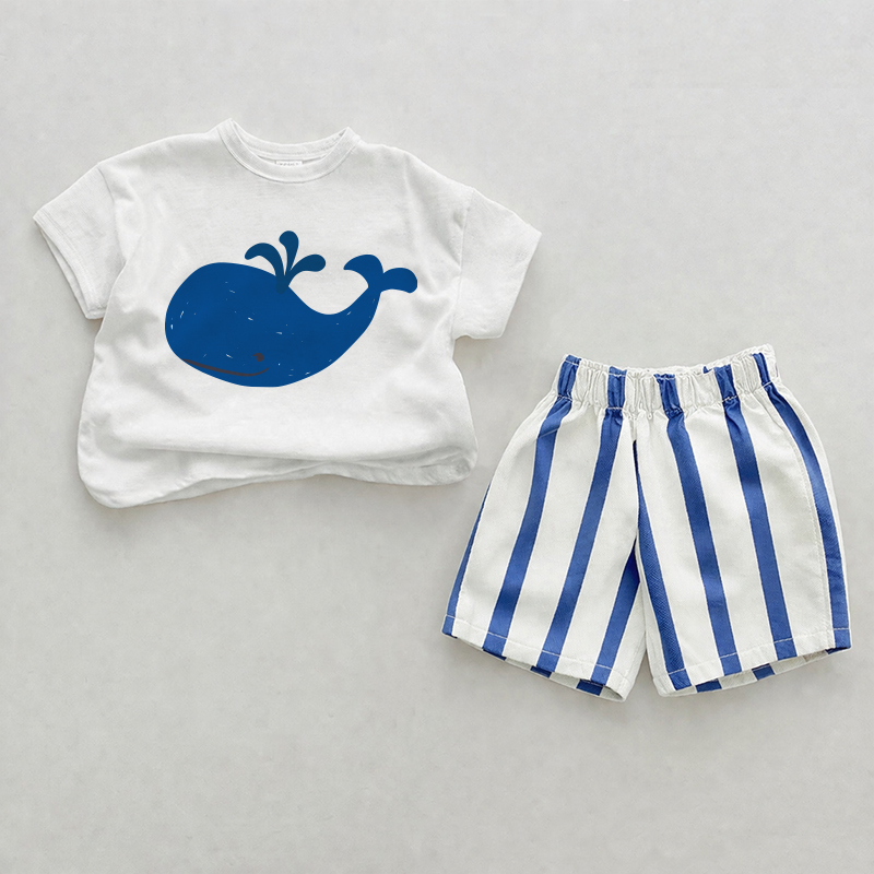 Completo due pezzi con pantaloncini a righe verticali blu Baby Whale - Bianco e Blu - 2-3T - image 1