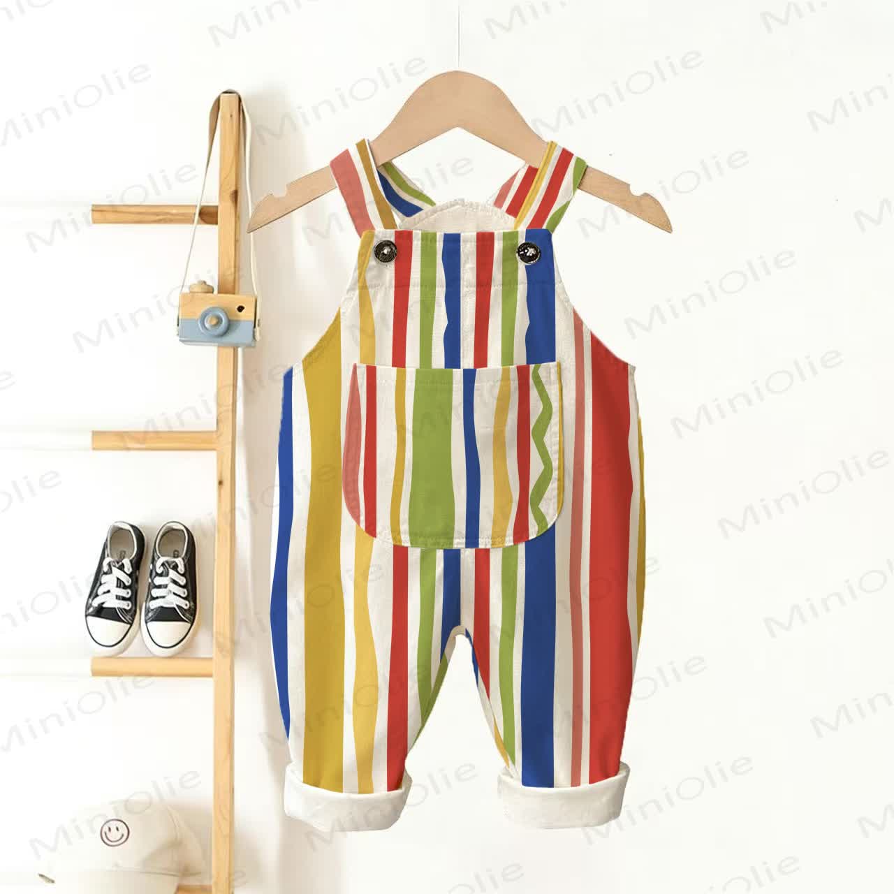 Salopette per neonati e bambini piccoli a righe colorate, beige, con tasche. - Beige - 3-5T - image 1