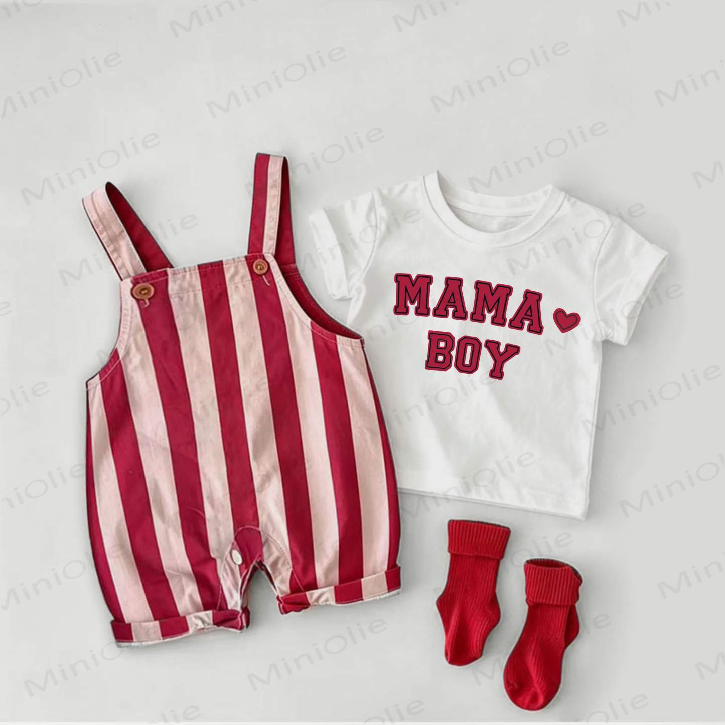 Completo da neonato MAMA BOY composto da salopette a righe rosse e maglietta bianca, due pezzi. - Bianco e Rosso - 2-3T - image 1