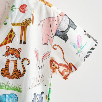 Completo da bambino composto da maglietta e pantaloncini con stampa animalier. - image 8