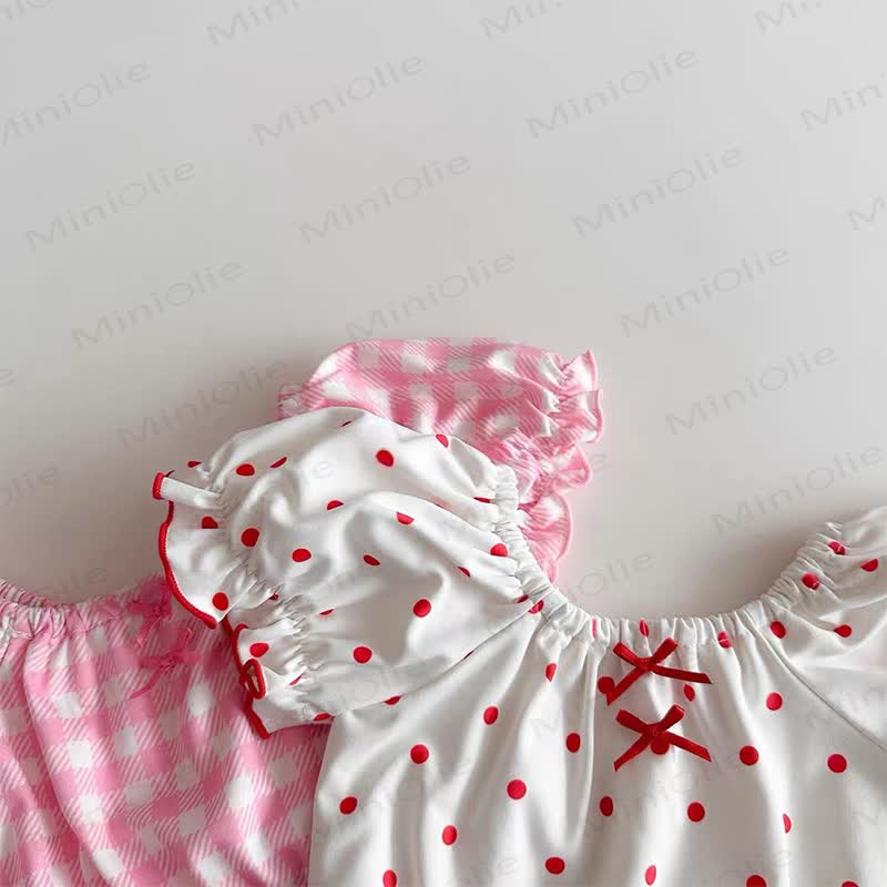 Completo da bagno a due pezzi per bambina con stampa a pois e volant, completo di cuffia da nuoto. - image 4