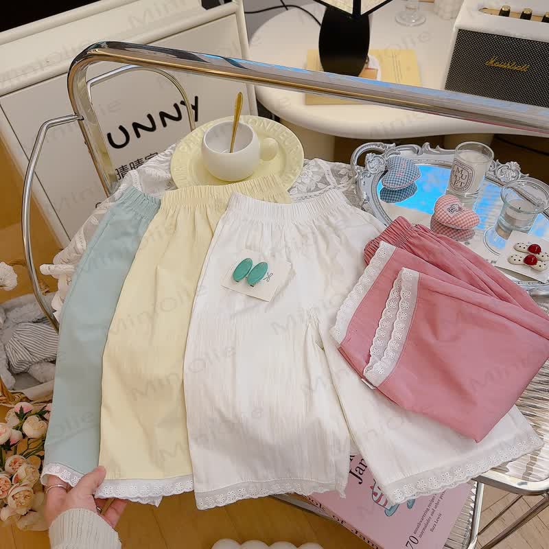 Pantaloni casual essenziali in pizzo per bambina - image 2