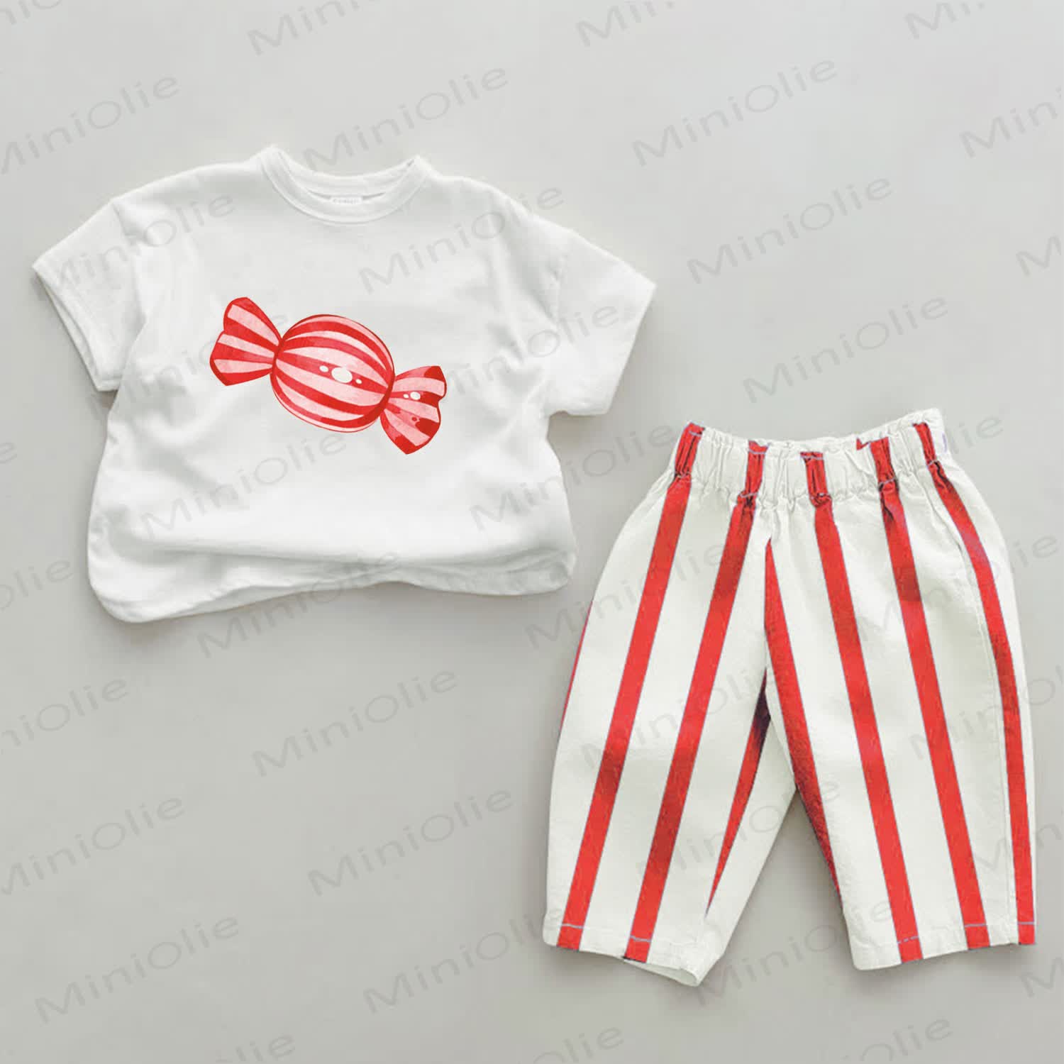 Completo da bambina a 2 pezzi a righe verticali rosse, casual. - Bianco e Rosso - 2-3T - image 1