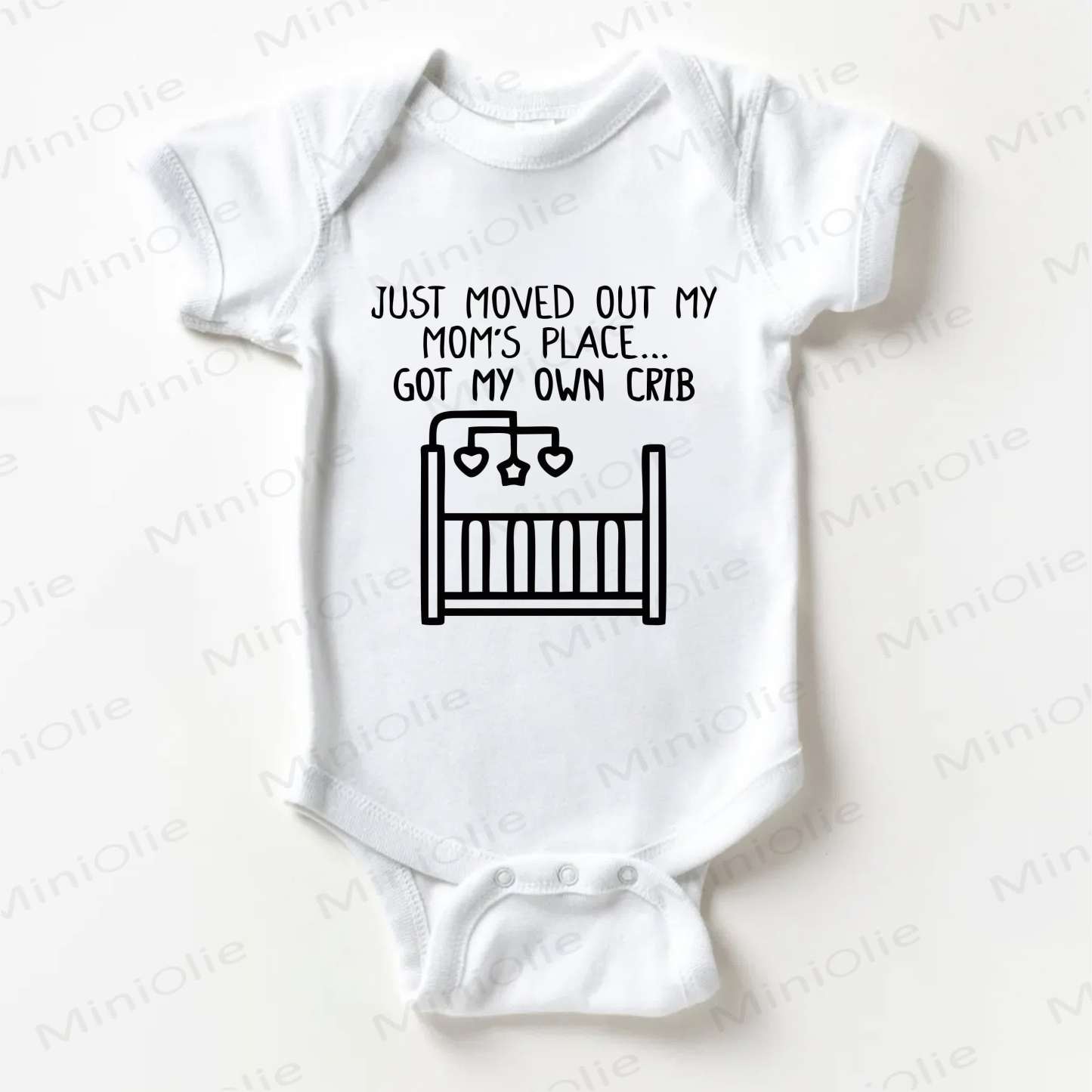 MI SONO APPENA TRASFERITA DA CASA DI MIA MADRE E HO LA MIA CULLA PERSONALE Body bianco con stampa per culla da neonato - Bianco - 18-24 mesi - image 1