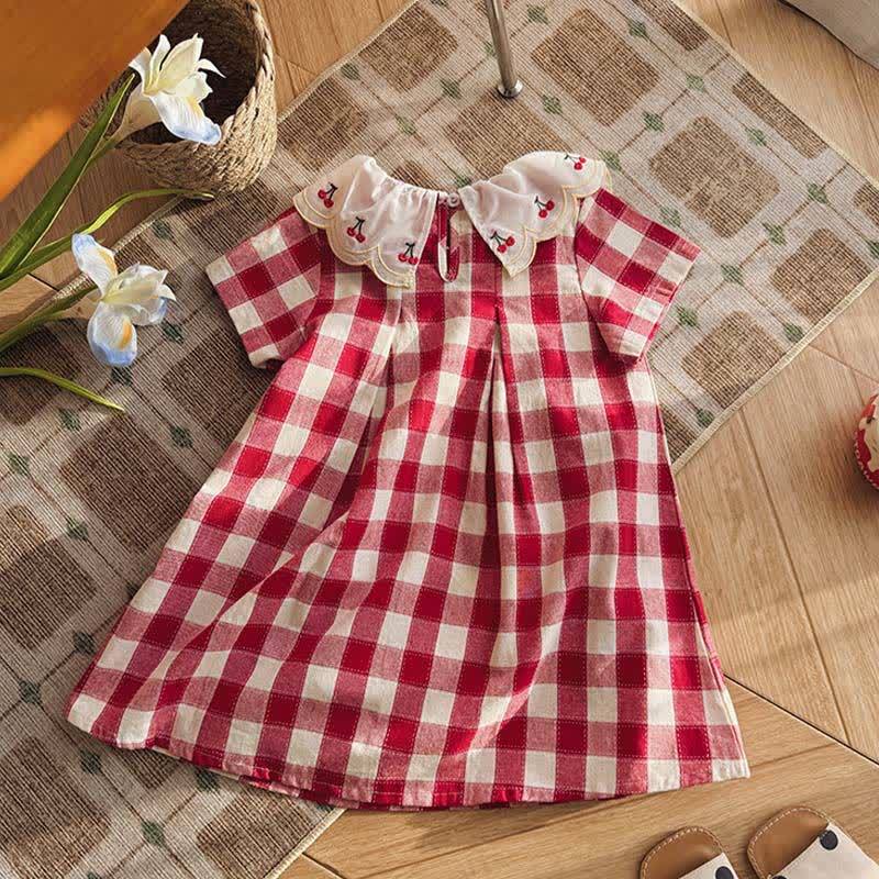 Vestito a maniche corte a quadretti rossi con colletto a ciliegia per bambina - image 7