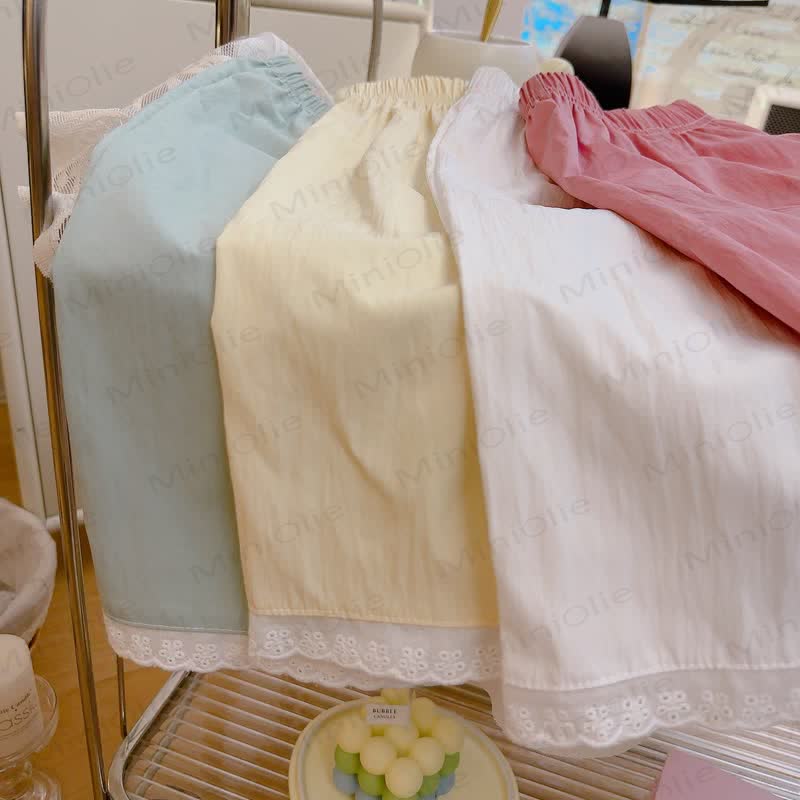 Pantaloni casual essenziali in pizzo per bambina - image 5