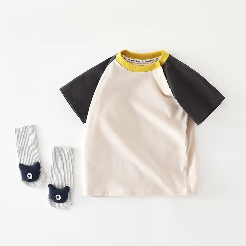 T-shirt raglan con bottoni sulle spalle per neonati e bambini piccoli - Nero - 4-5T - image 3
