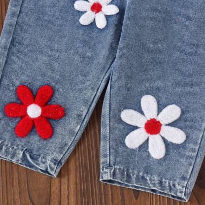 Completo da bambina composto da top a righe e salopette in denim con stampa floreale, due pezzi. - image 9