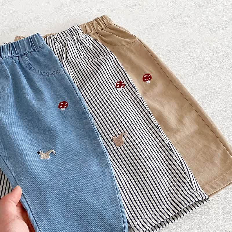 Pantaloni in denim con motivo a fungo e scoiattolo per neonati e bambini - image 3