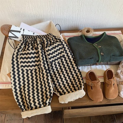 Pantaloni neri larghi a grana ondulata per bambini piccoli - image 5