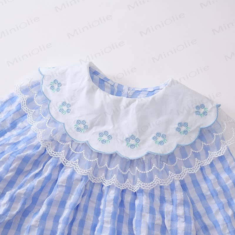 Vestito con revers in pizzo a fiori e scozzesi blu per bambini - image 5