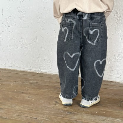 Pantaloni larghi in denim con cuore adorabile per bambini - image 12