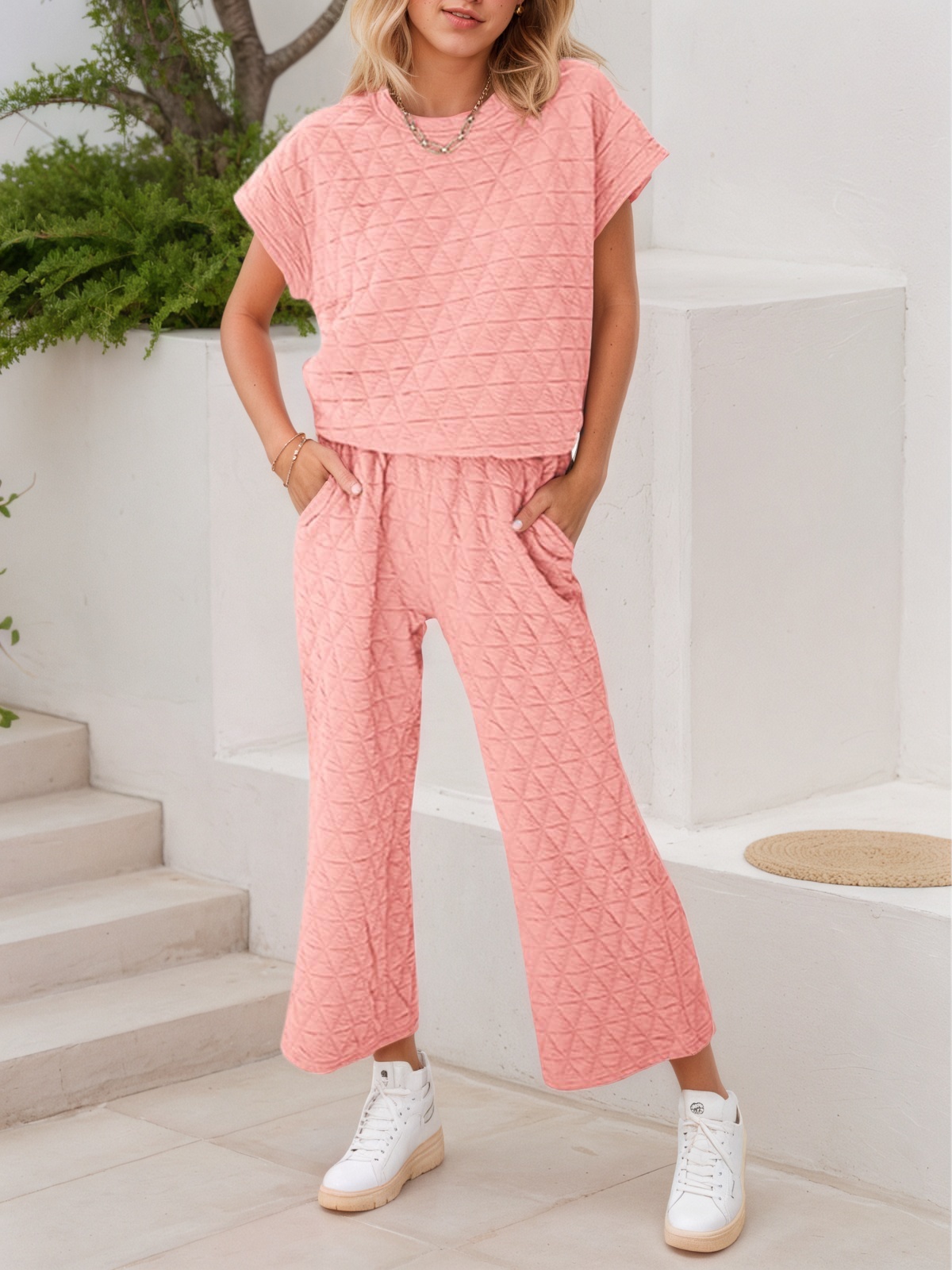 Fisoew Women's 2 Piece Outfits Quilted Lightweight Short Sleeve Tops and Cropped Pants Lounge Set