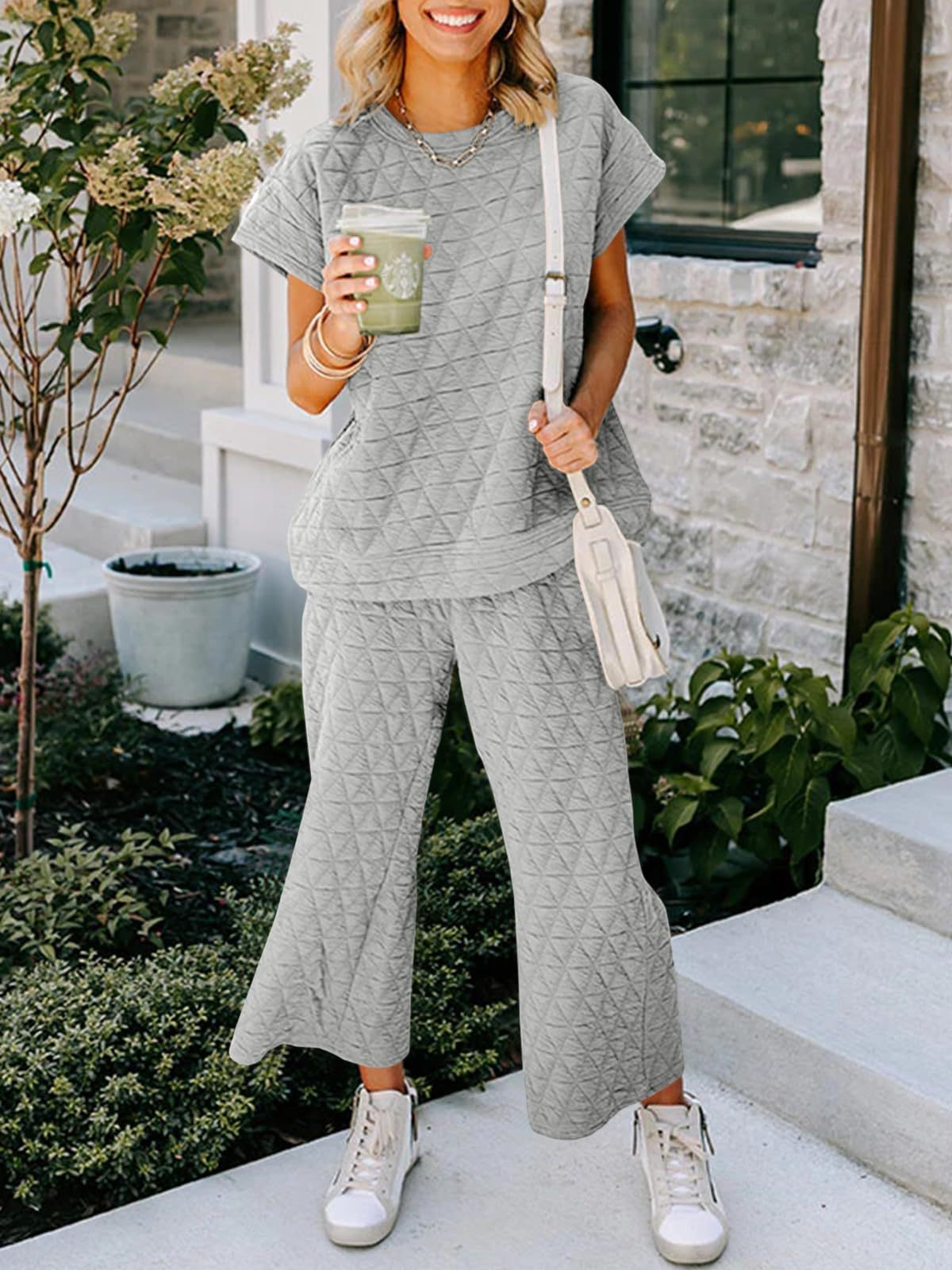 Fisoew Women's 2 Piece Outfits Quilted Lightweight Short Sleeve Tops and Cropped Pants Lounge Set