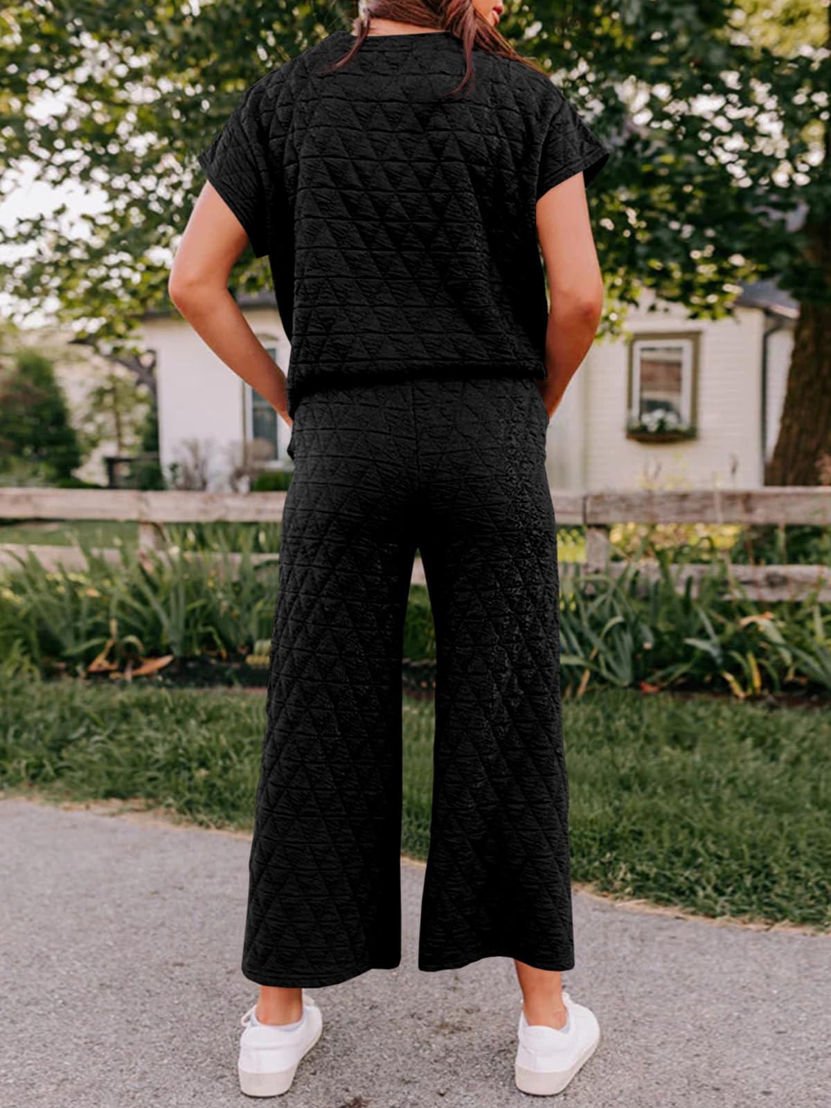 Fisoew Women's 2 Piece Outfits Quilted Lightweight Short Sleeve Tops and Cropped Pants Lounge Set