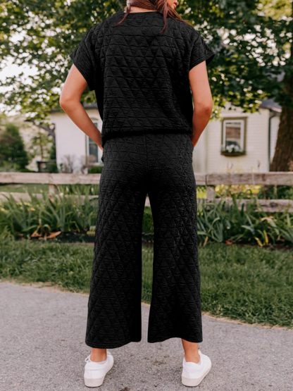 Fisoew Women's 2 Piece Outfits Quilted Lightweight Short Sleeve Tops and Cropped Pants Lounge Set
