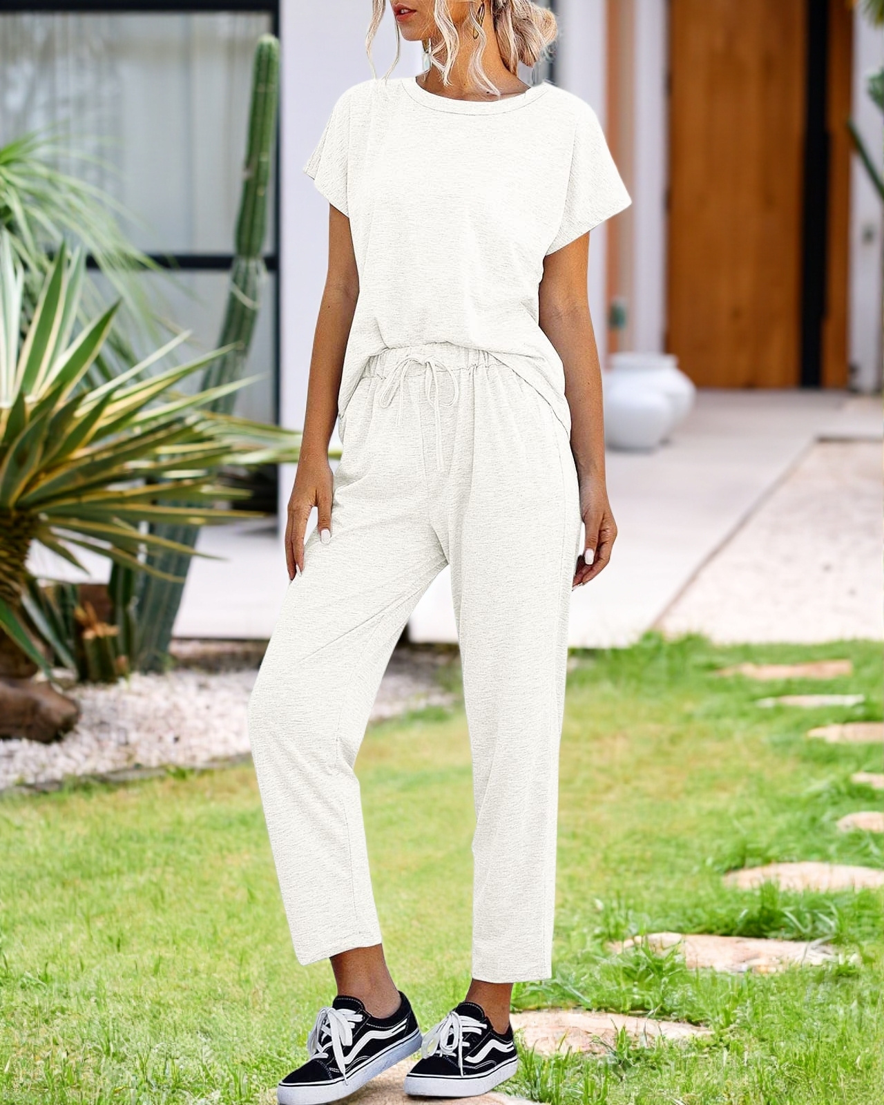 Women's 2 Piece Outfits Sets Casual Short Sleeve Crewneck T-Shirts and Pocketed Jogger Pants Summer Tracksuit Set