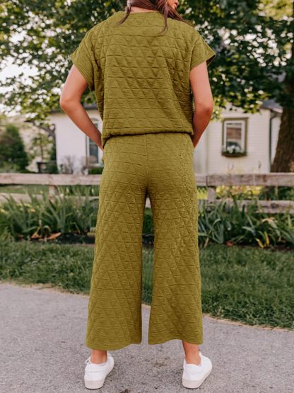 Fisoew Women's 2 Piece Outfits Quilted Lightweight Short Sleeve Tops and Cropped Pants Lounge Set