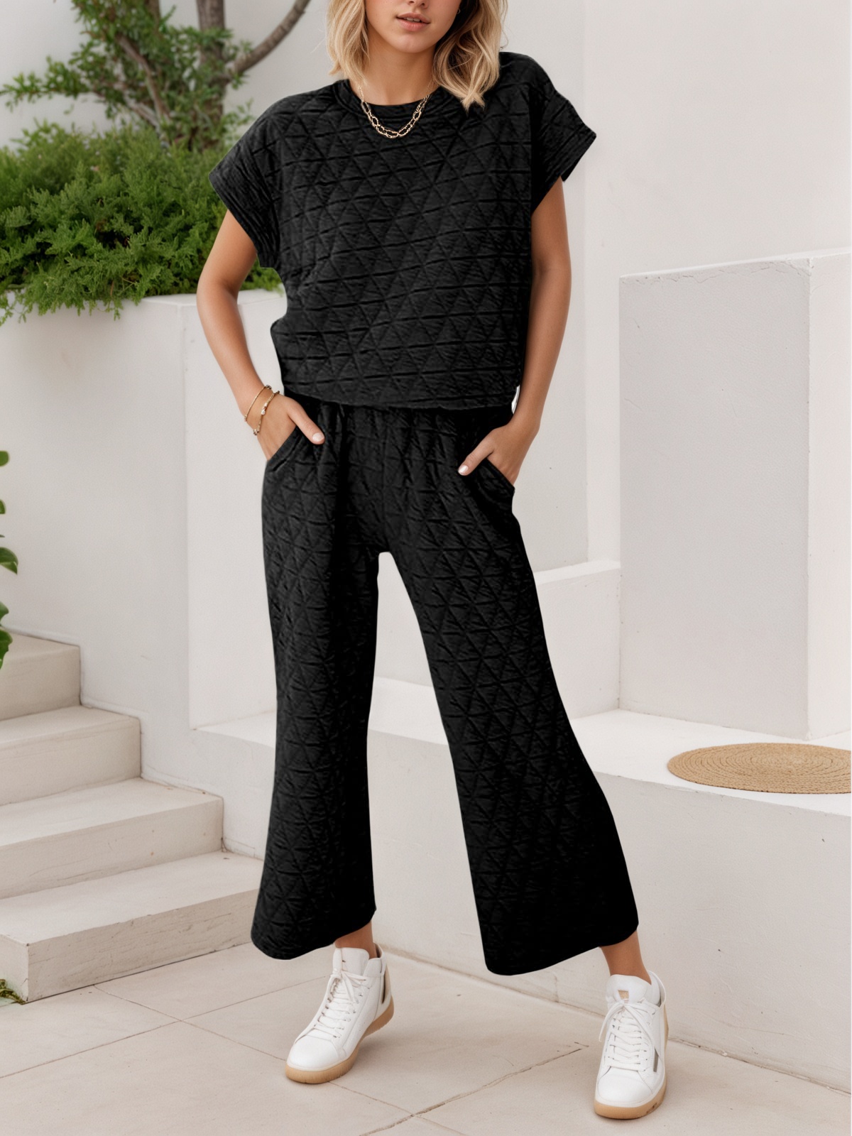 Fisoew Women's 2 Piece Outfits Quilted Lightweight Short Sleeve Tops and Cropped Pants Lounge Set