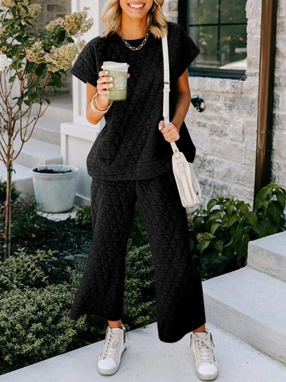 Fisoew Women's 2 Piece Outfits Quilted Lightweight Short Sleeve Tops and Cropped Pants Lounge Set