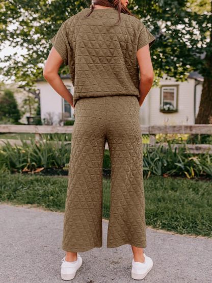 Fisoew Women's 2 Piece Outfits Quilted Lightweight Short Sleeve Tops and Cropped Pants Lounge Set