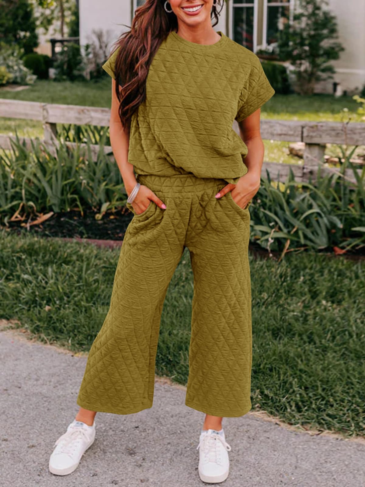 Fisoew Women's 2 Piece Outfits Quilted Lightweight Short Sleeve Tops and Cropped Pants Lounge Set