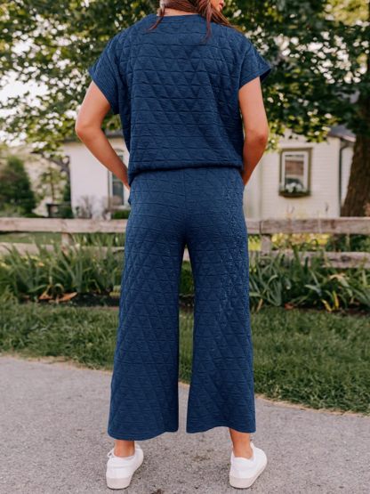 Fisoew Women's 2 Piece Outfits Quilted Lightweight Short Sleeve Tops and Cropped Pants Lounge Set