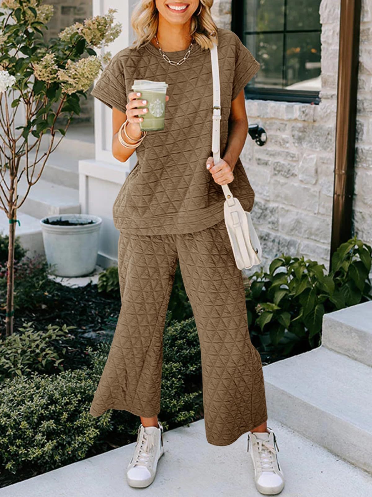 Fisoew Women's 2 Piece Outfits Quilted Lightweight Short Sleeve Tops and Cropped Pants Lounge Set